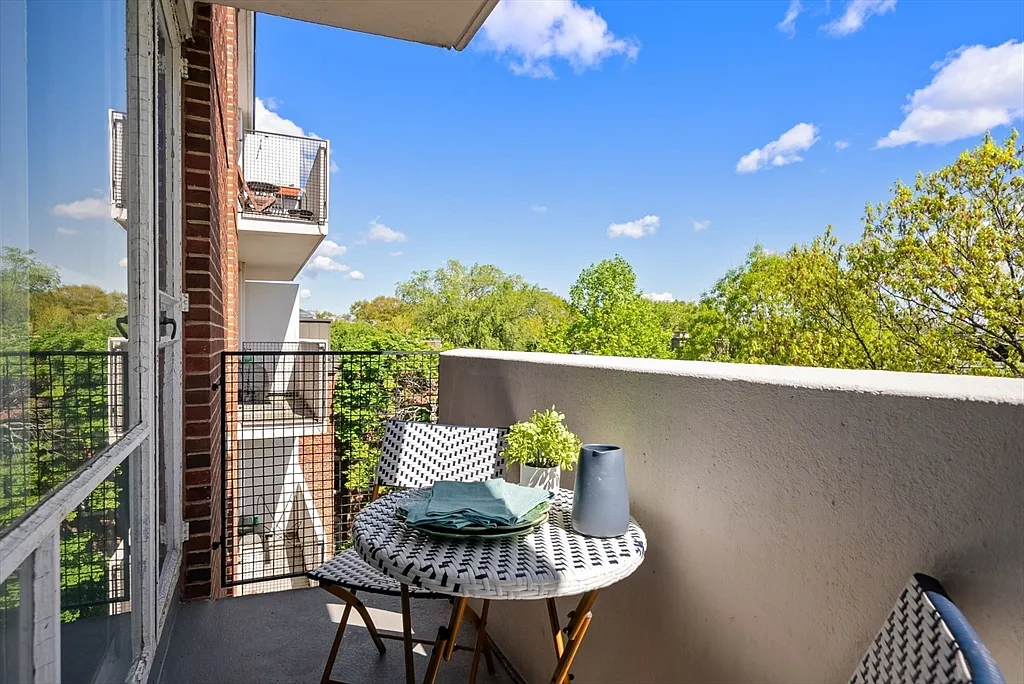1 bed, 1.0 bath, 495 sqft, $3,200 — Photo 4