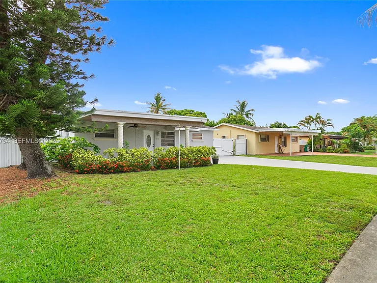 4151 SW 56th Ave — Photo 4