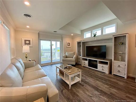 2nd image of 2646 NE Pelican Way