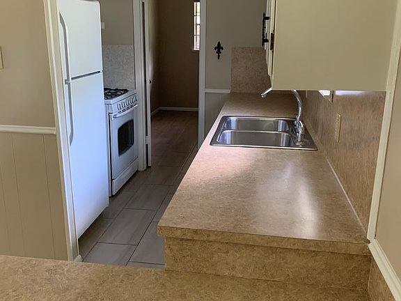 4th image of 648 Victor Dr