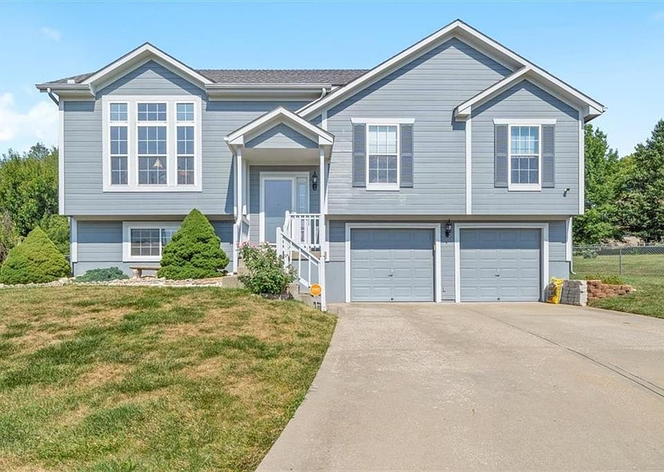 1st image of 302 Lacy Ct
