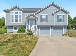 302 Lacy Ct, Belton, MO 64012