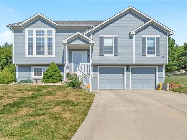 302 Lacy Ct, Belton, MO 64012