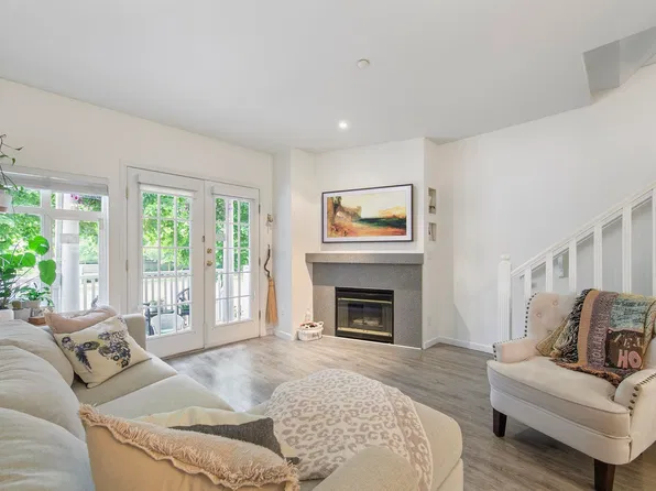 8529 Jellicoe St, Vancouver, BC V5S 4T5