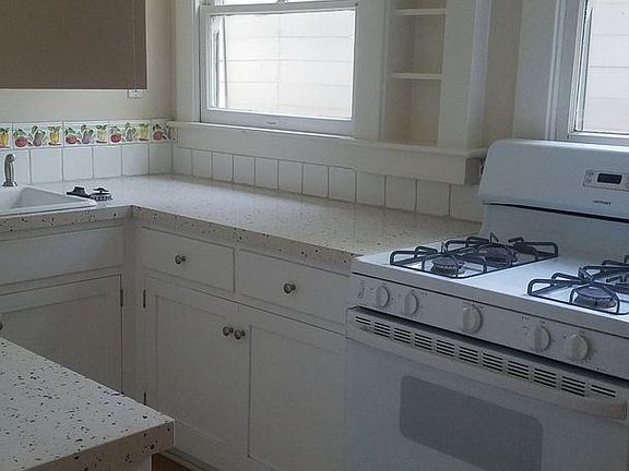 4th image of 646 Ocean Park Blvd #A