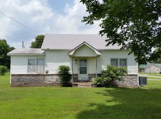 692 E Davis St, Piggott, AR 72454
