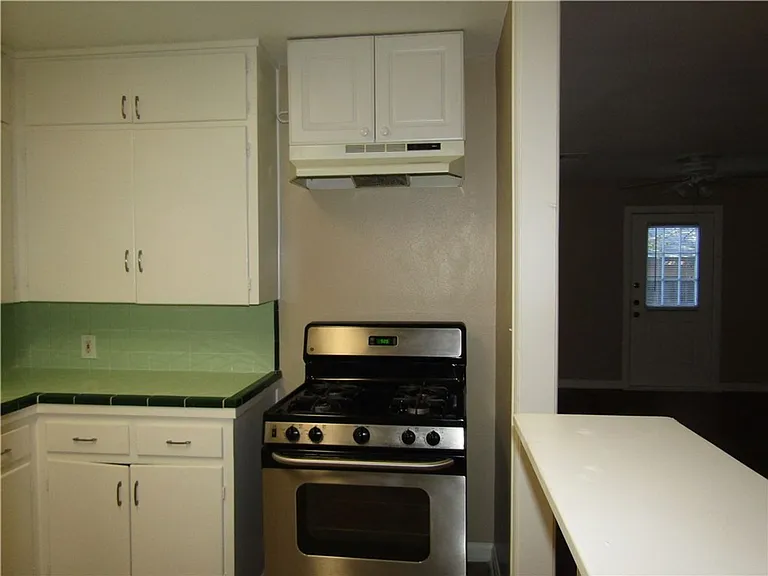 3715 Hollywood Ave — Photo 15