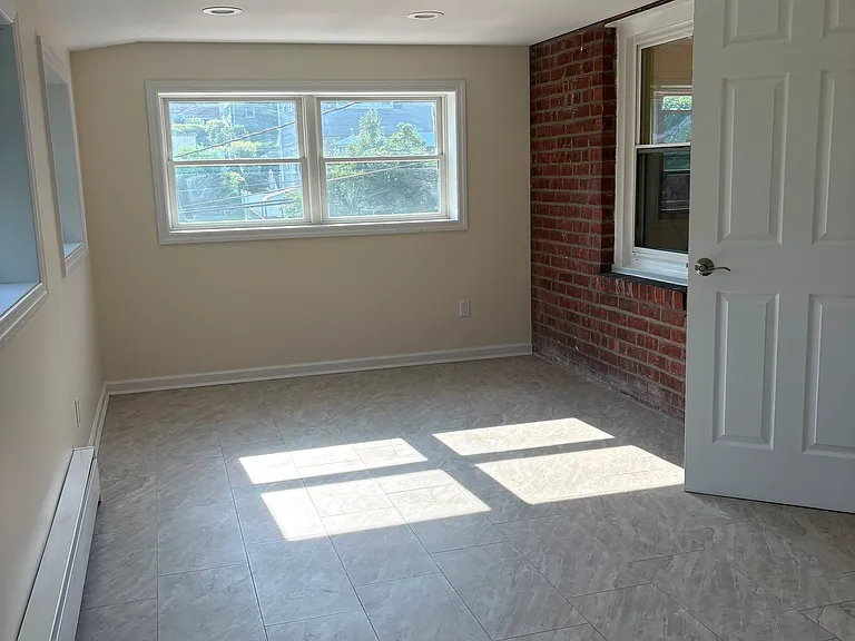 125 Murray Ave — Photo 5