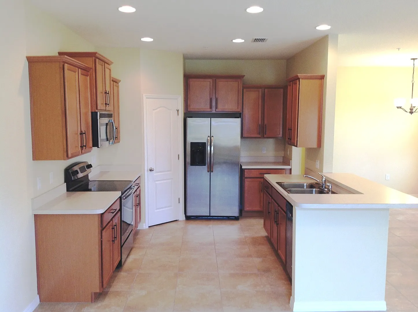 Carter Glen 3 bedrooms, 2.5 bathrooms for Rent — Photo 2