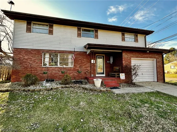 743 Campbell Dr, Belpre, OH 45714