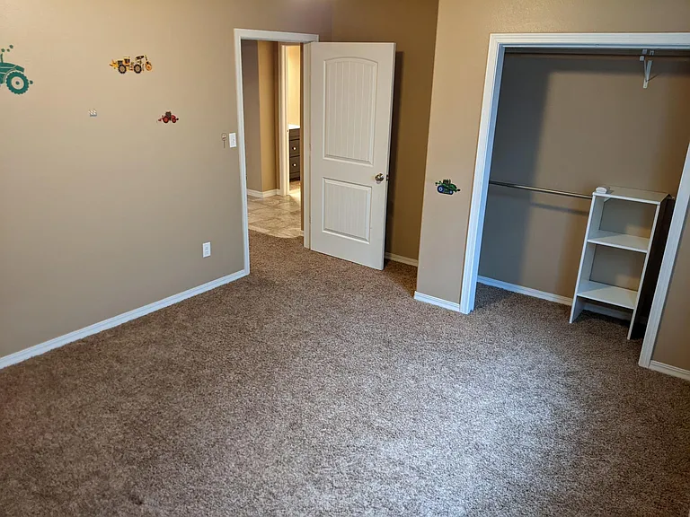 1491 Avon Ln — Photo 11