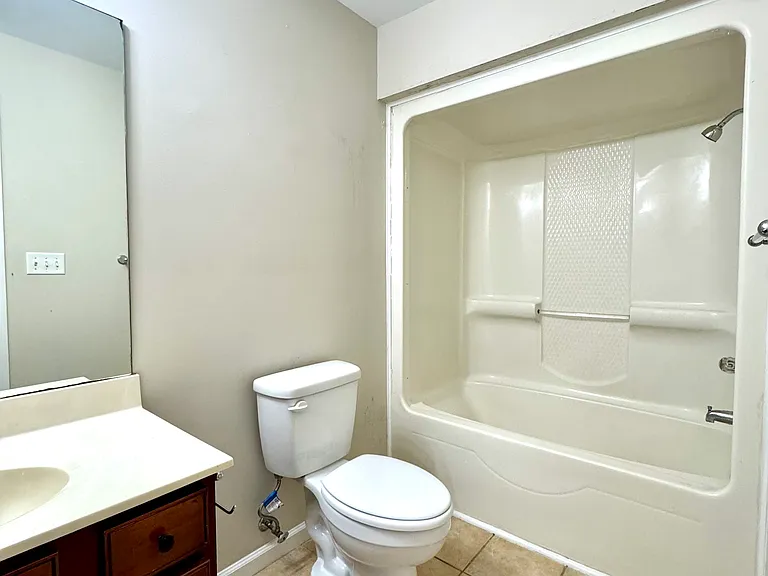 641 Hampton Way #B — Photo 14