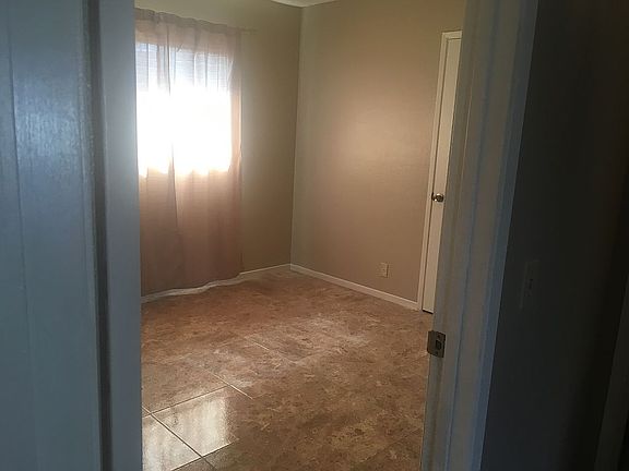 3rd image of 911-15 Holly St
