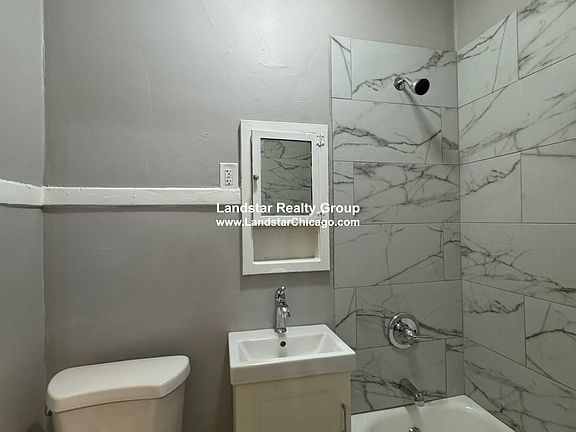 2nd image of 3125 N Hamlin Ave #3G
