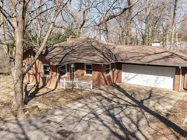 8908 Fair Oaks Ln, Fairview Heights, IL 62208