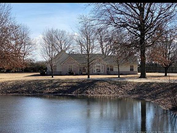 3rd image of 746 Lori Ln