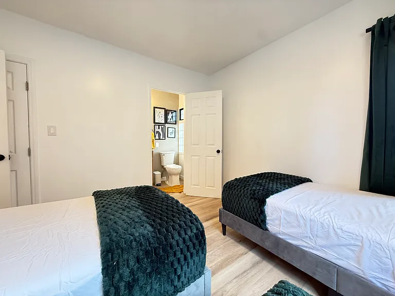 1235 S Longwood Ave #1235 — Photo 24
