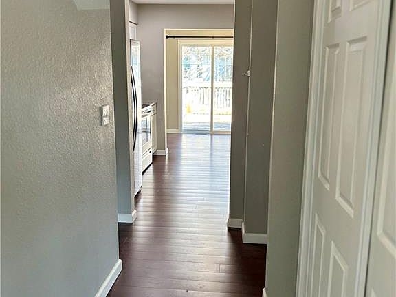 3rd image of 1420 Martway Cir APT A