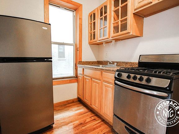 2nd image of 300 S 3rd St APT 1B