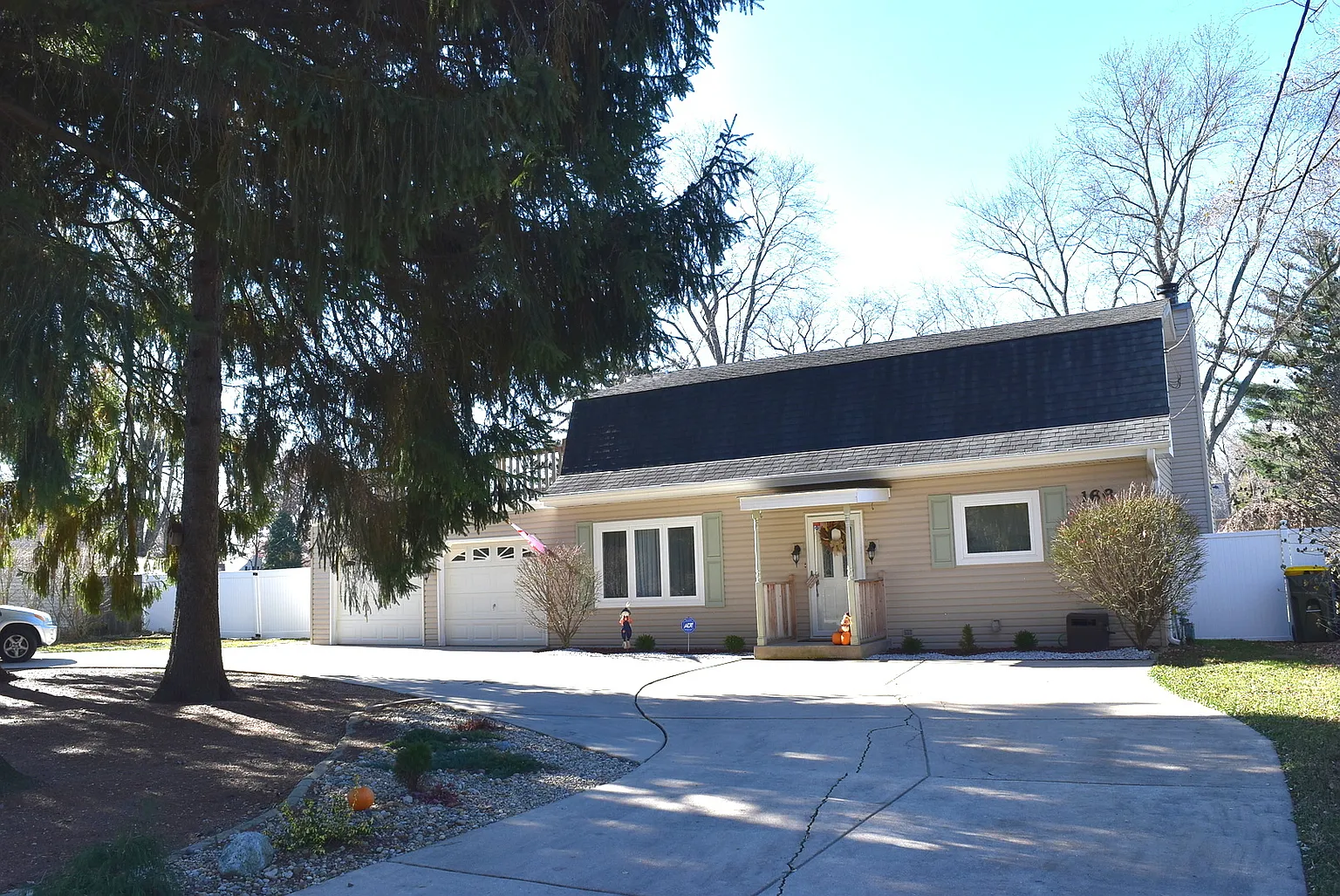 166 Forest View Ave photo 1