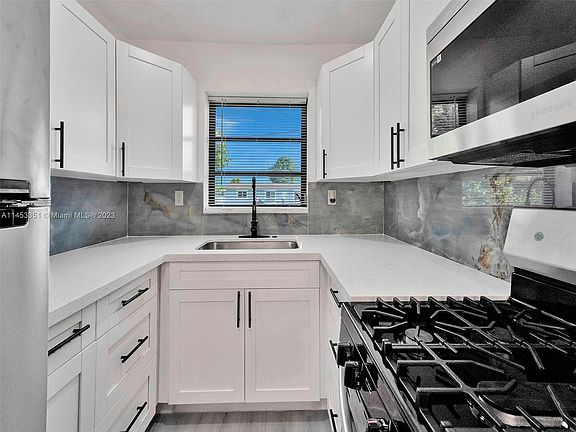 3rd image of 1487 NW 154th St