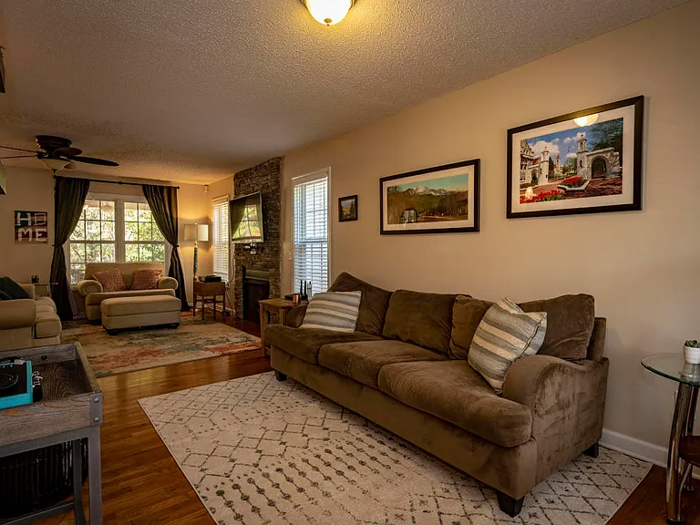 440 Spring Lake Dr — Photo 12