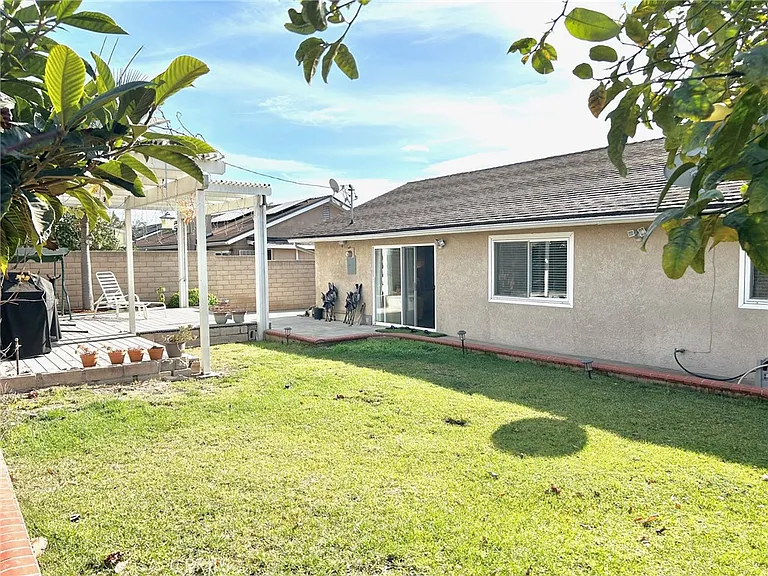 6131 Glenwood Dr — Photo 15