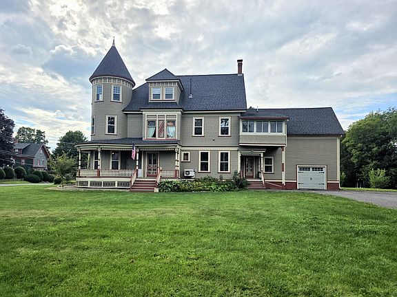 3rd image of 32 Pleasant Street
