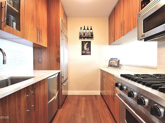 3rd image of 88 Greenwich St APT 622