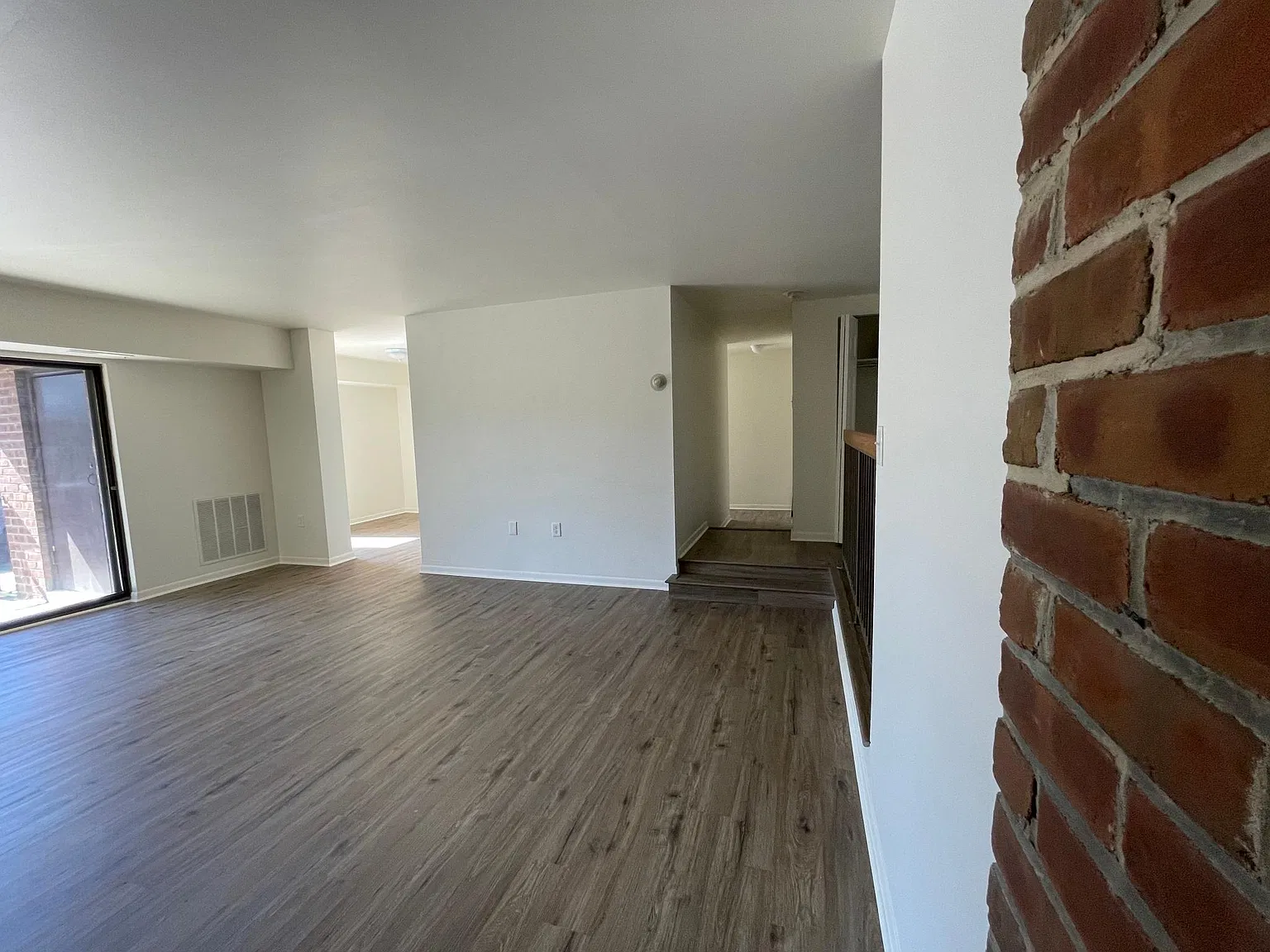 2 bed, 1391 sqft, $2,200 — Photo 4