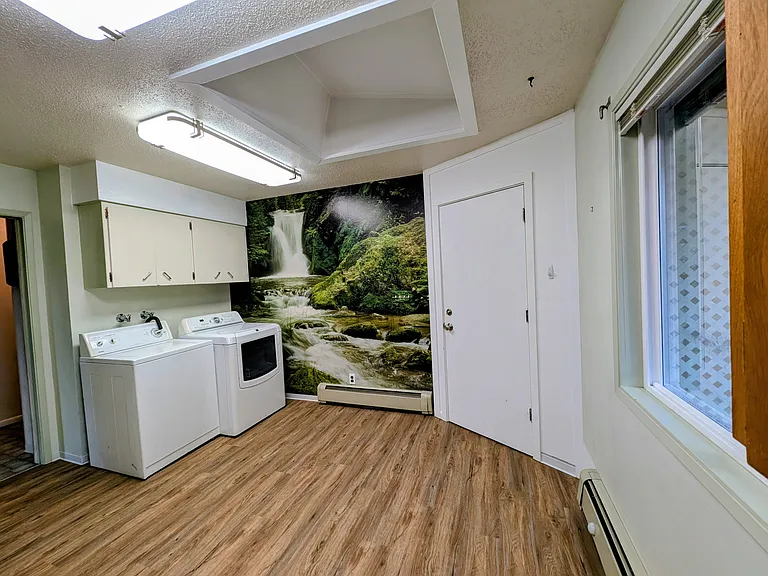 2575 Yew Street Rd — Photo 30