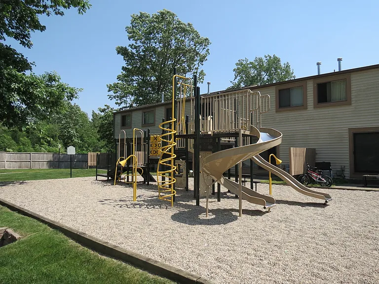 Forest Glen Townhomes — Photo 11