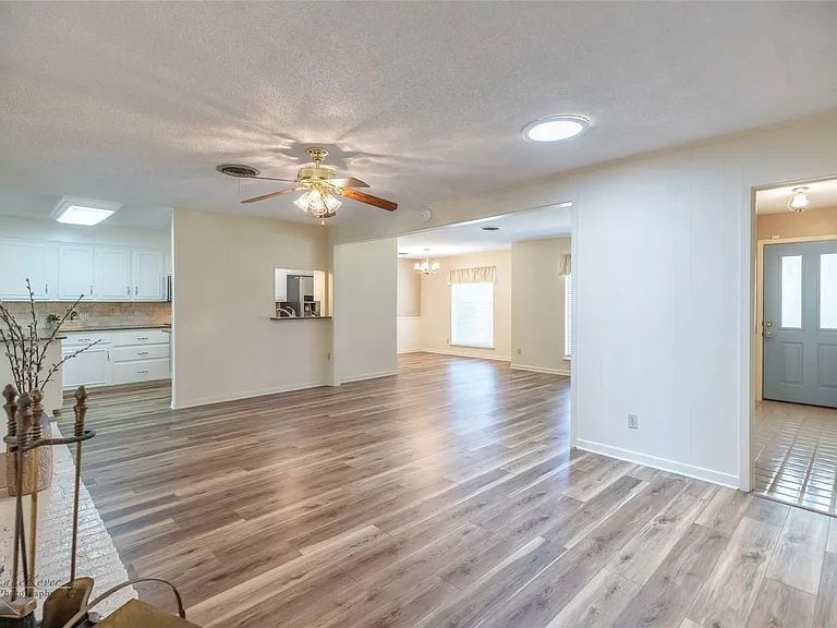 3317 Santa Monica Dr — Photo 17