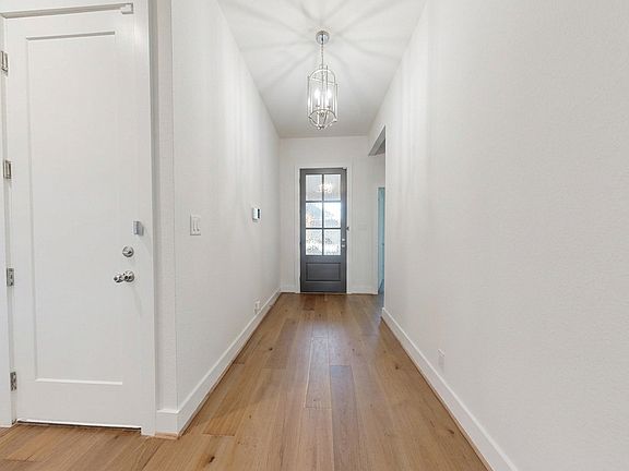 3rd image of 138 Red Oak