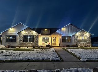 888 W Torrey Pines Dr, Richfield, UT 84701