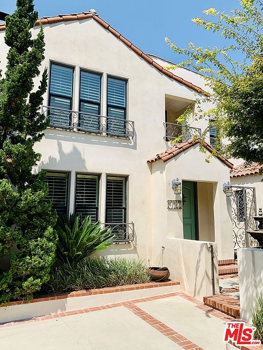 1st image of 921 N La Jolla Ave