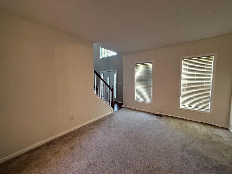 504 Thames Cir — Photo 44