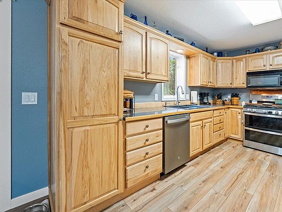 2nd image of 3052 Springs Blvd