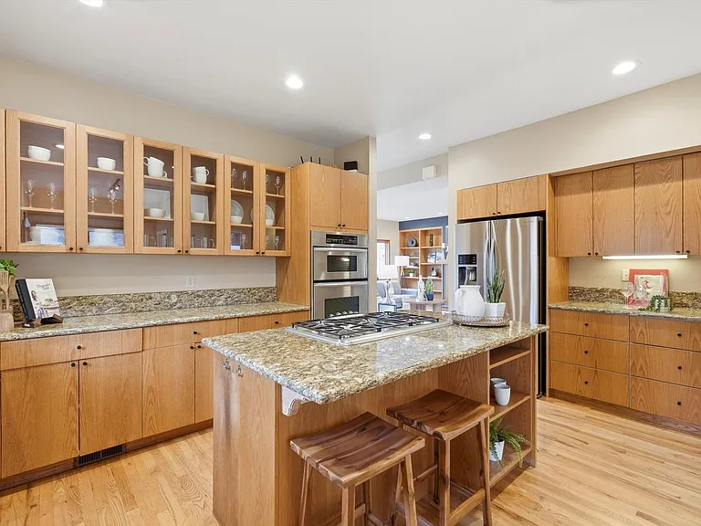 2935 NW Thurman St — Photo 1