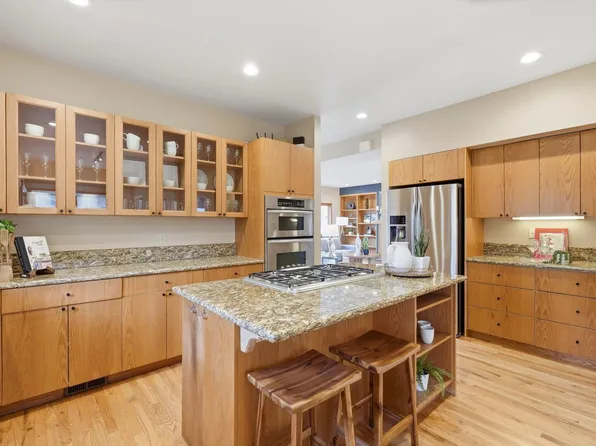 2935 NW Thurman St, Portland, OR 97210