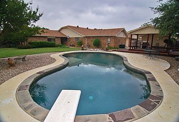 Enjoy the summer with this great diving pool