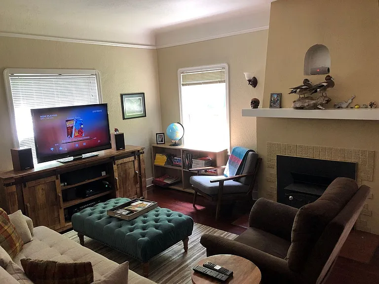 1160 Palm Ave — Photo 4