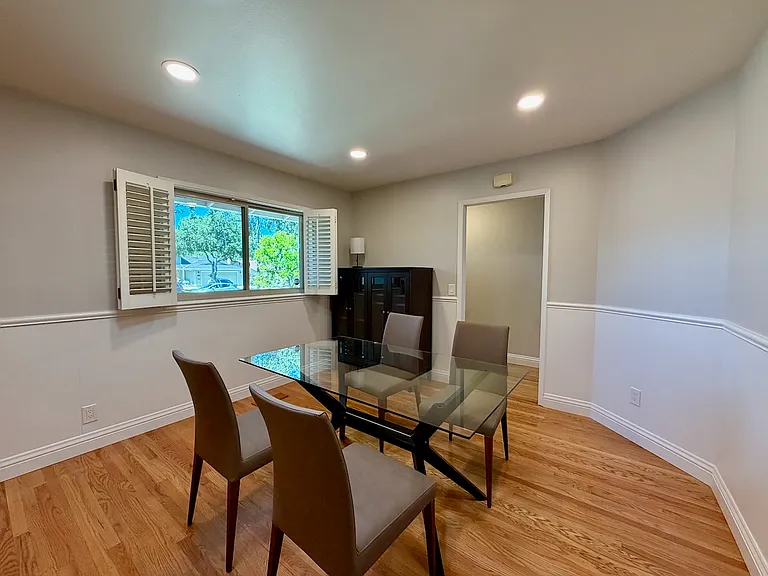 832 Cathedral Dr — Photo 17