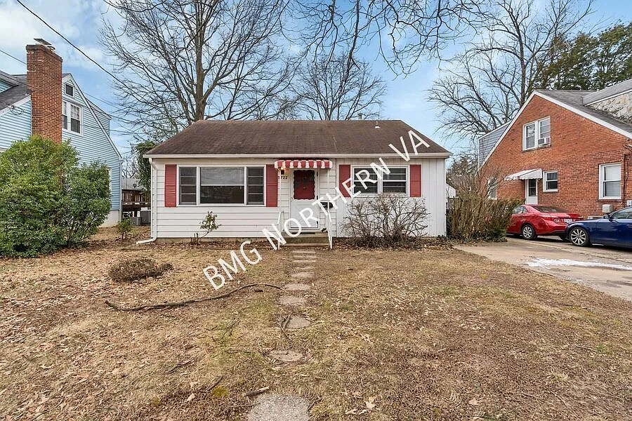 Well Maintained 3 Bedroom 1.5 Bathroom Split Level Home In Desirable Glencarlyn — Photo 4