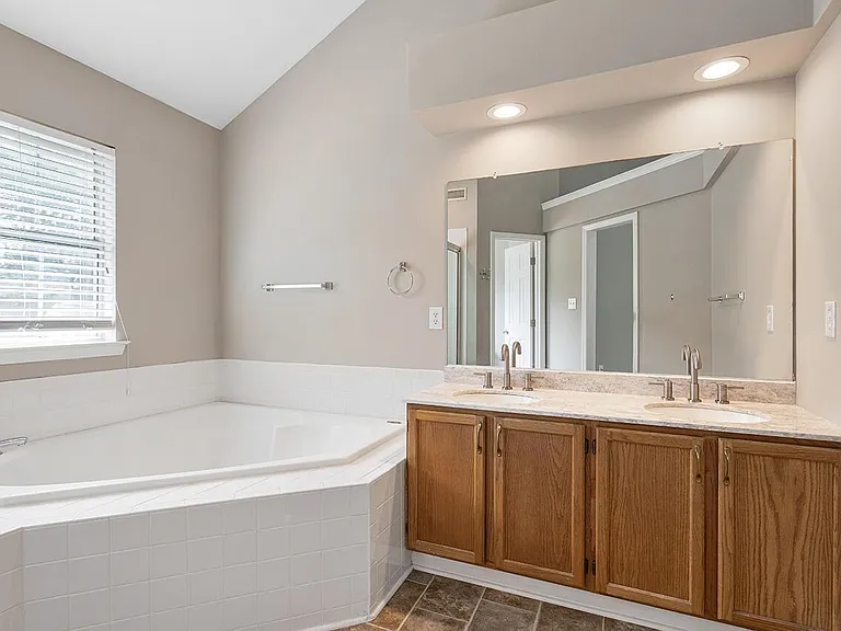 209 Trailview Dr — Photo 18