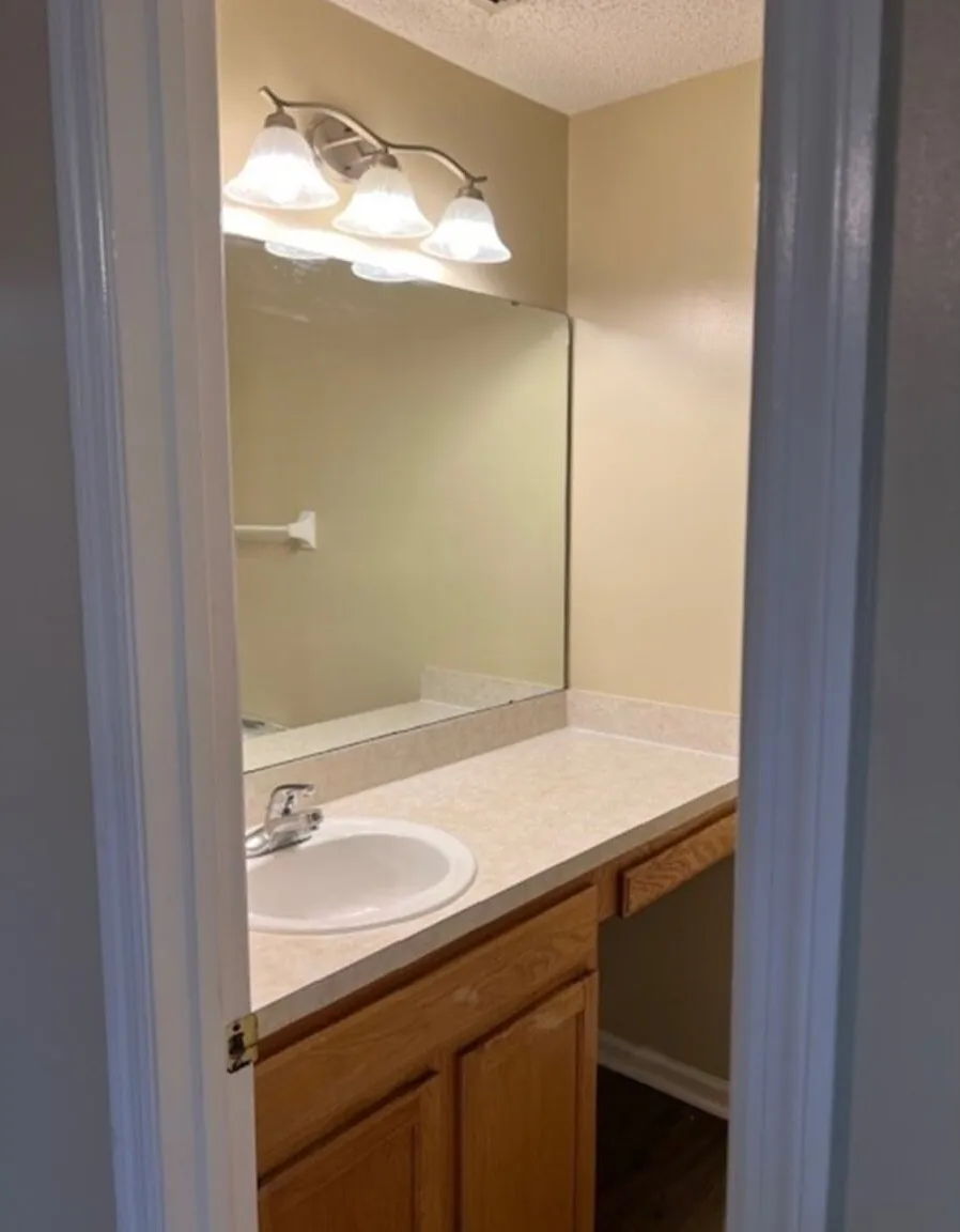 3/2.5 town house on West Side — Photo 3