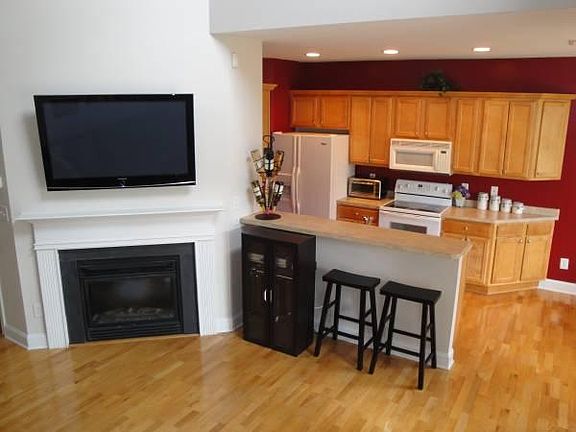 Living: 11.9 ft x 12.5 ft