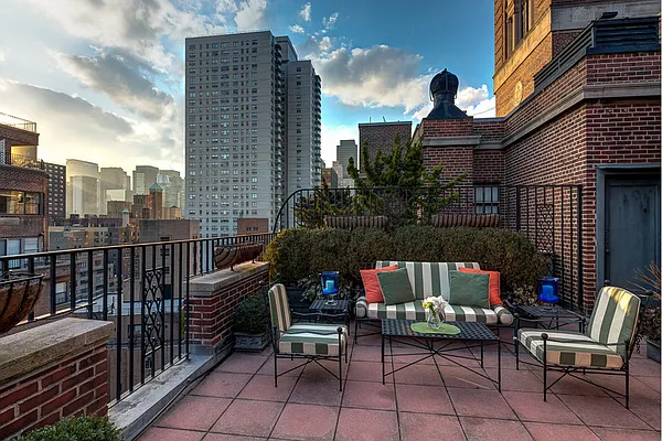 Sold by Stribling | media 12