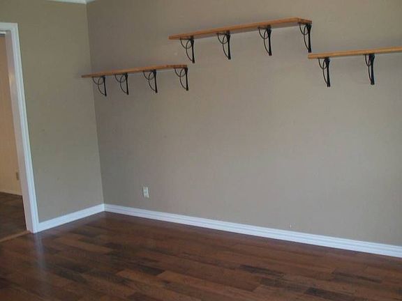 5th image of 2707 Hemlock Dr
