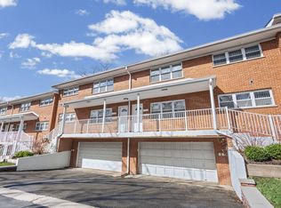169 E Palatine Rd, Inverness, IL